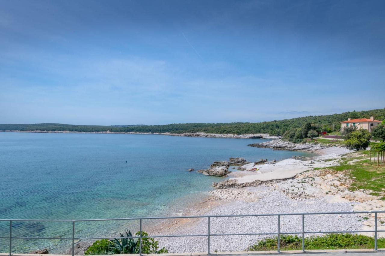 Apartman Lidija Koromačno Екстериор снимка